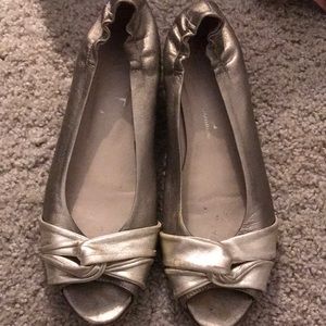 AGL Classic Gold Metallic Wedge